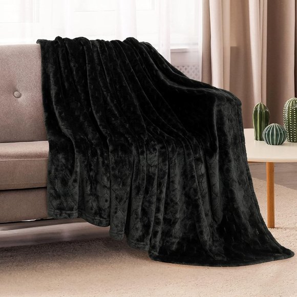 50" x 60" Black Soft Fluffy Geometric Pattern Comfy Microfiber Flannel Blankets - Picture 2 of 8